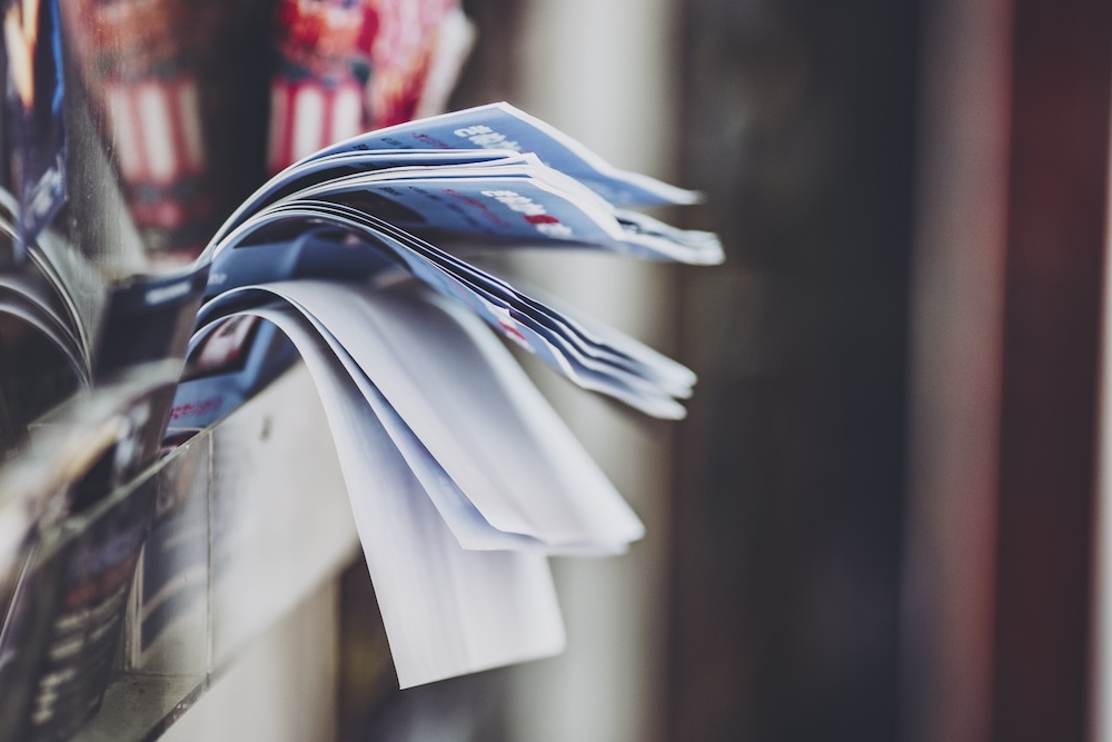 郵便物が溜まったポスト