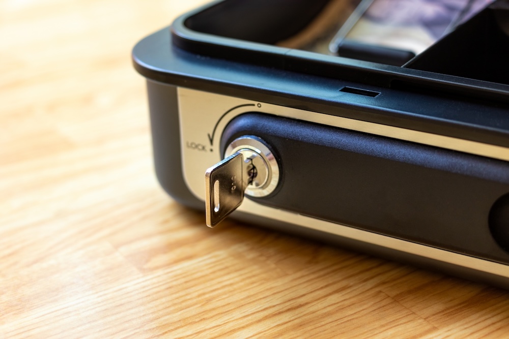 手提げ金庫の鍵