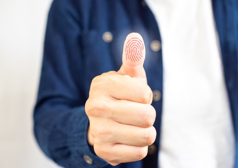 男性の指紋