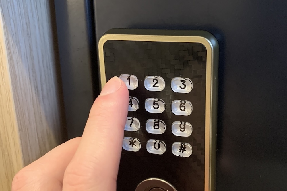 プッシュ式金庫