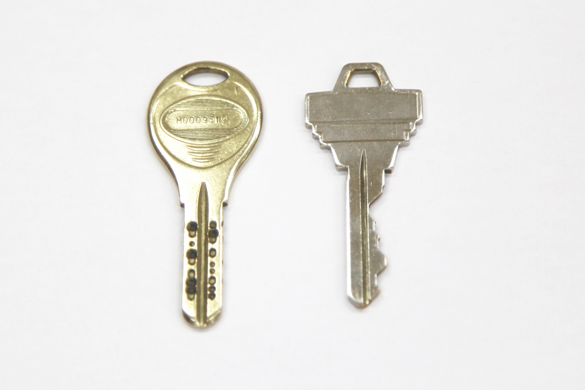 左:ディンプルキー、右:刻みキー(ギザキー)