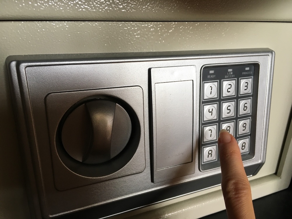 プッシュ式金庫