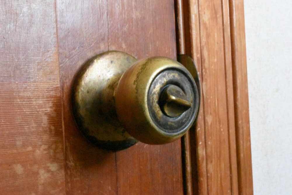 古いドアノブ