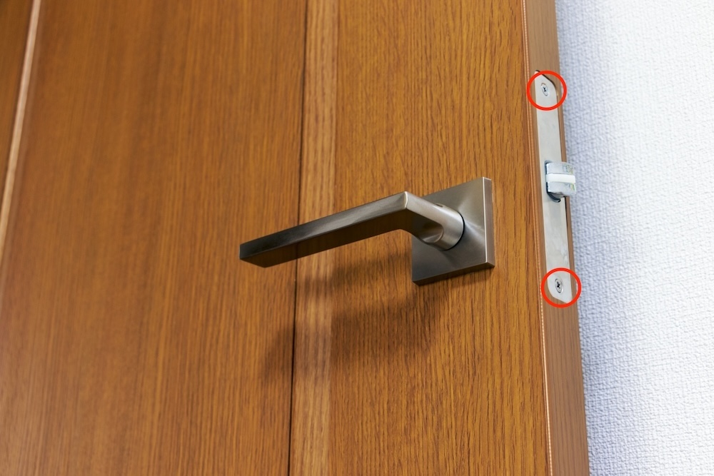 フロントプレート（ドア側面のプレート）