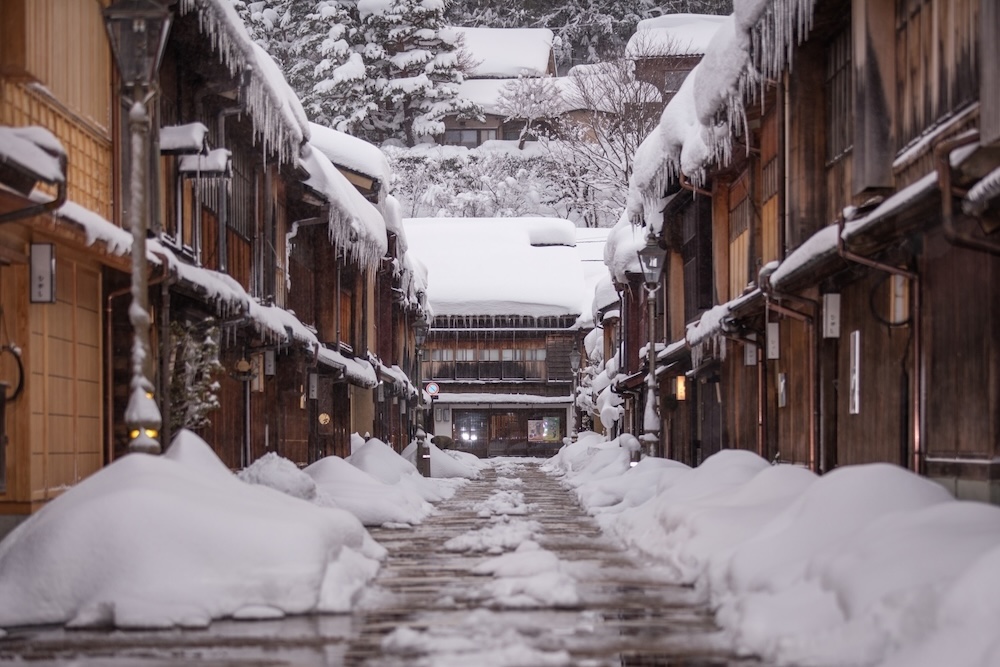 雪が積もった街並み