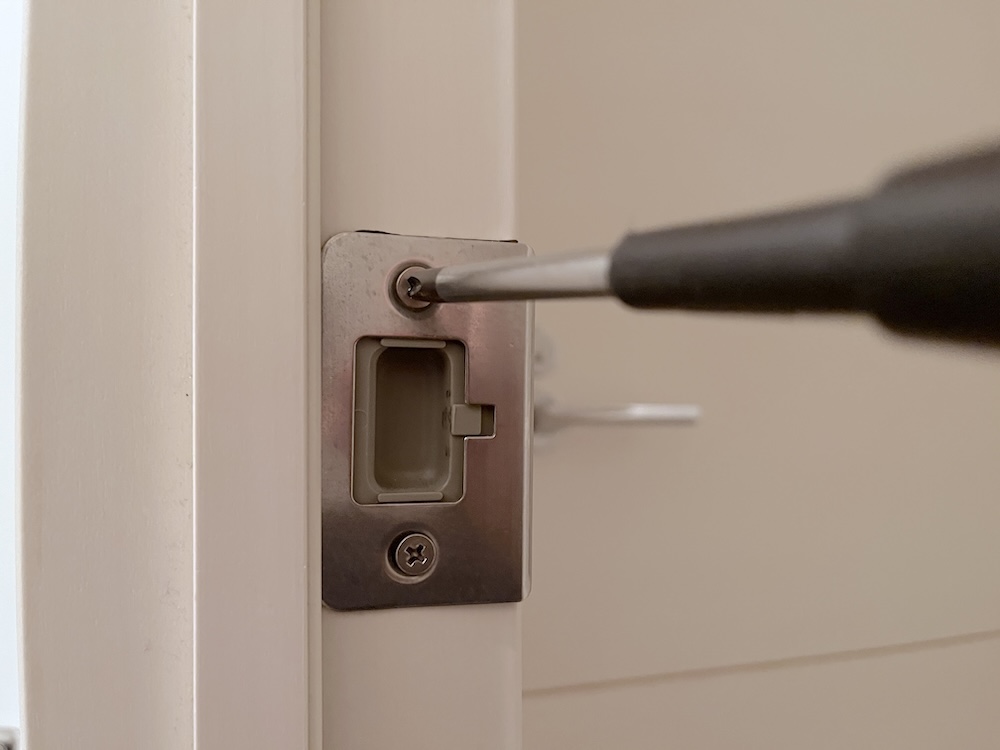 ネジを締め直す