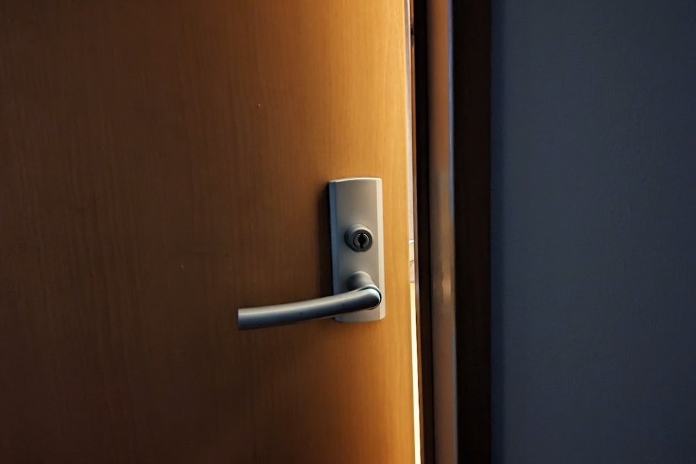 開いているドア