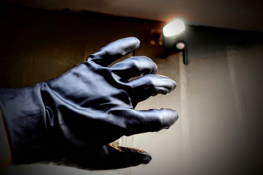 センサーライト・防犯カメラを設置する