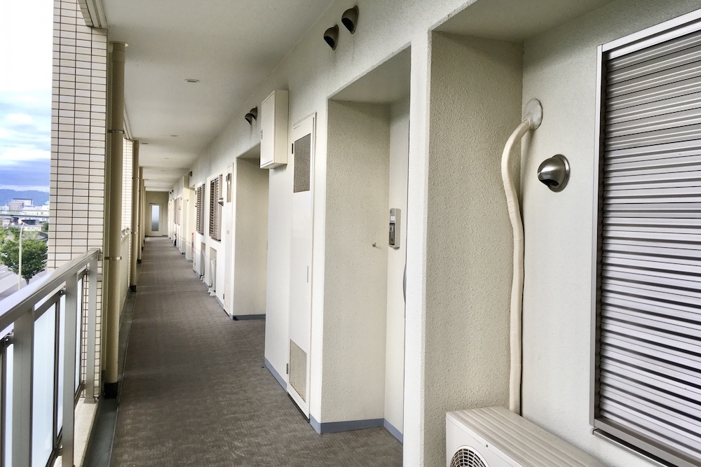 マンションの廊下