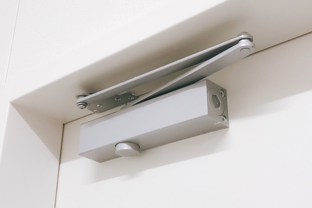 ドアクローザー