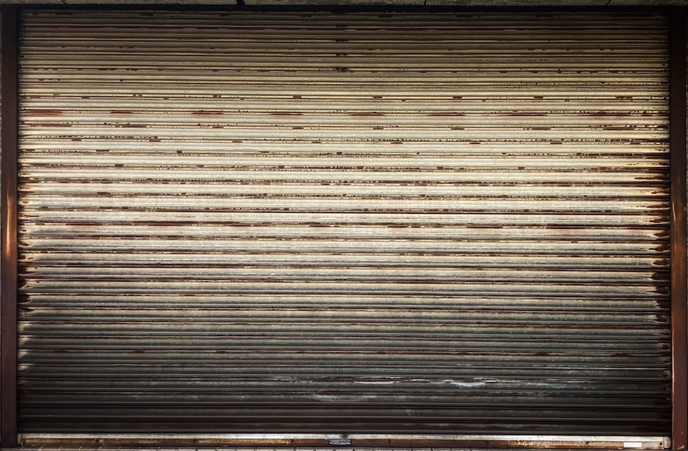 老朽化したシャッター