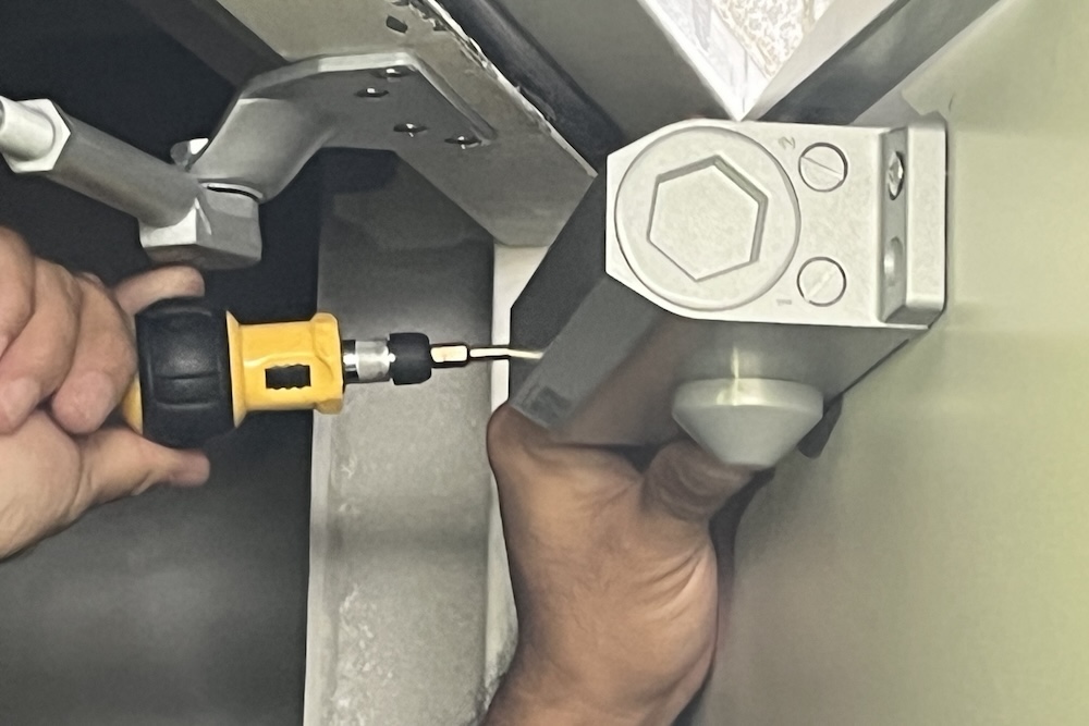 ドアクローザー交換