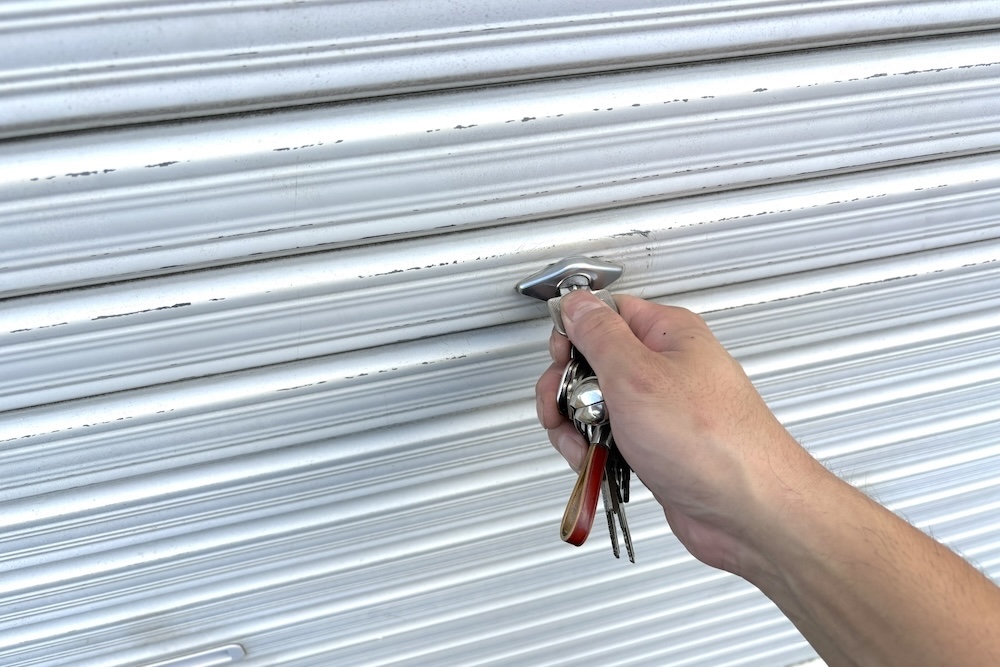 シャッターの鍵が回らない