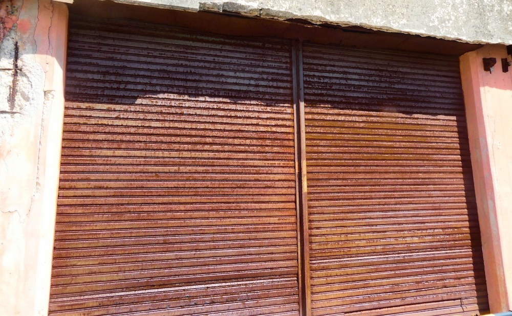 劣化したシャッター