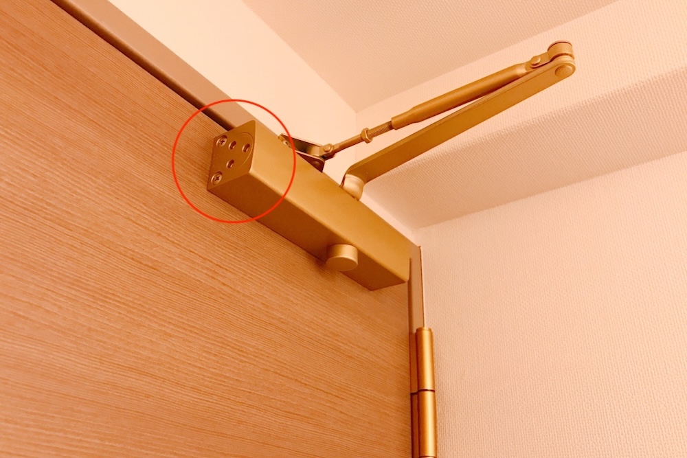 ドアクローザー 調整ネジ
